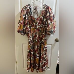 Scalloped Floral Puff-Sleeve Midi Dress